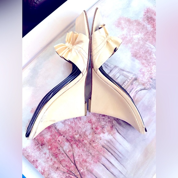 VINTAGE Faux Leather Opened Ruffled Toe Skinny Wedge Heels, By Chinese Laundry - Picture 3 of 13